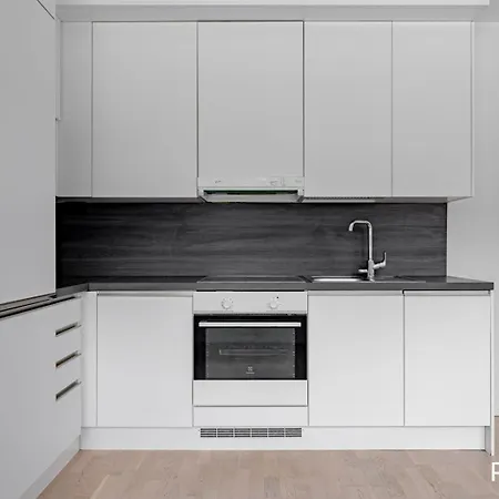 Terassilla & Parkkipaikalla * Эспоо