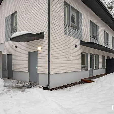 Huoneisto Terassilla & Parkkipaikalla